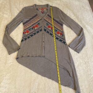 Caite Women’s Embroidered Floral Gray Medium Tunic Blouse Top